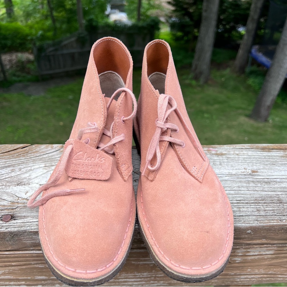 Clarks coral-pink desert chukka boots suede size 8 women’s EUC